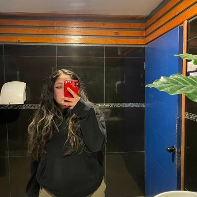 aanaisversace's profile picture. 