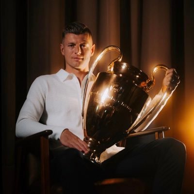 Without dreams we reach nothing and without Allah we’re nothing.🙏🏻✨ #HalaMadrid 👑