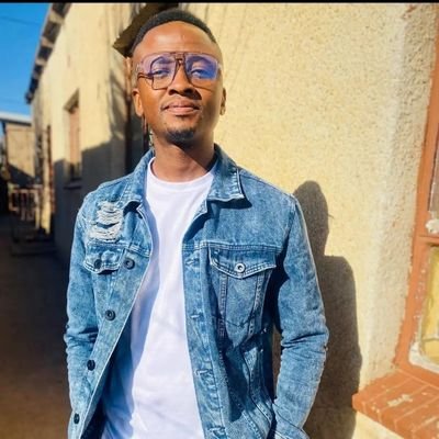 * Runner
*Comrades Marathon & Two Oceans Ultra Finisher
* Adventurous
* Lover of Deep House 🏡
* Defender Of House Music 🎶