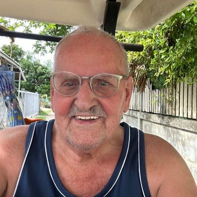 Grandpa, doglover, nature,cooking, wine, racing and art. Visits every year friends in Thailand. It’s all about trust in the connection. “Trou moet blycken”.