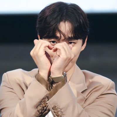 '삶은 짧고 감정은 무한해'
짧은 삶속의 준호의 순간순간을 기록하고 싶은 이준호 1기💛