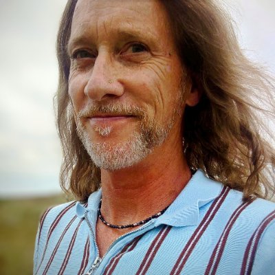 eigenWijs huisarts, oud-tropenarts, MPH ('werelddokter') relationeel, generalist bij uitstek, vasectomie, 1e-lijner non-domeiner, trail & outdoors