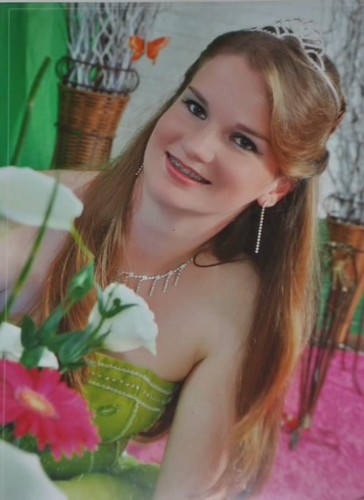 Gremiista s2, amiga, estudante, escorpiana, 30 de outubro, 15 anoos, que ama suuas amigas(os) e que sonha com um futuroo brilhaante *---*