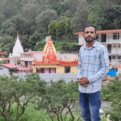 बुरे वक्त में जो भी तुमसे जुदा ना हो,
उसे गौर से देख कहीं वो खुदा ना हो...