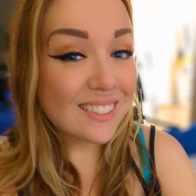 Thick sexy nerdy VR gamer 🎮 model & influencer 🤓😉🌈
Follow my virtual gaming adventures on Kick or Twitch ♥️ @leahshellz