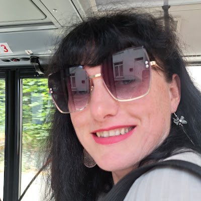I'm here for sharing my life and thoughts and find like minders. I adore humour and out of the box thinking. Here you can find authenticity and #inspiration.