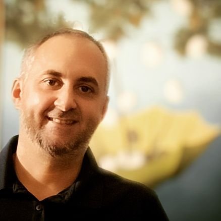Insegnante, giornalista, scrittore, varie ed eventuali.