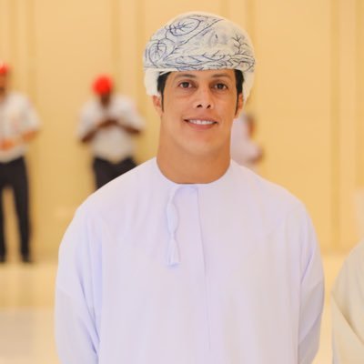 أسعى للتطوير المستمر وتحقيق التوازن بين النجاح الشخصي والاحترافية .