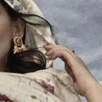 لا خيار للخائفين من الظلمة سوى أن يصبحوا قناديل.
Étudiante en 4ᵉ année médecine.