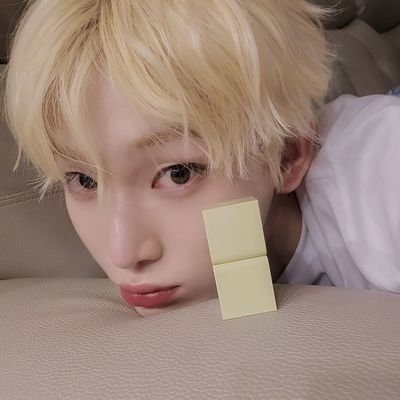 ksnflrz's profile picture. 🎸