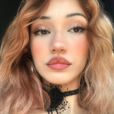 ig: sparkly_shroom // she/her // me love acc // muah 💋