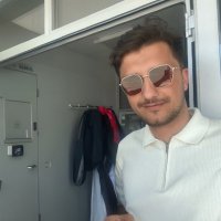 Burak (@kosmosiumberg) Twitter profile photo
