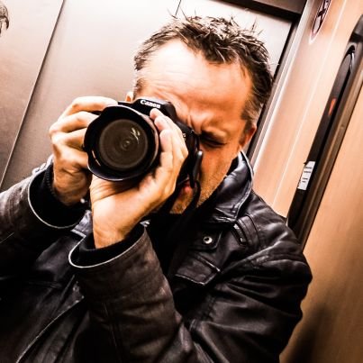 Niet links, niet rechts. Wel een mening. Passie voor digitale vormgeving en fotografie.