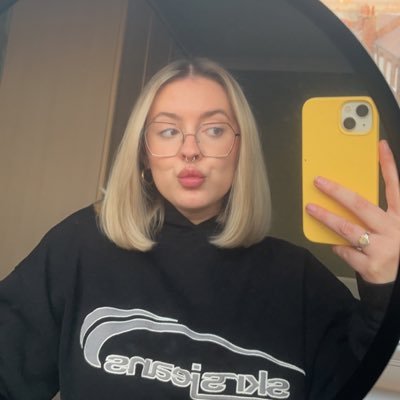 elliemale13's profile picture.