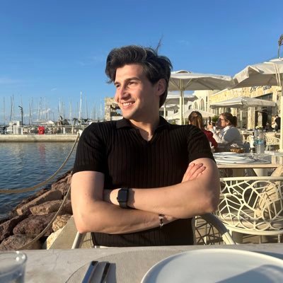 e_demir1045's profile picture. •İzmir