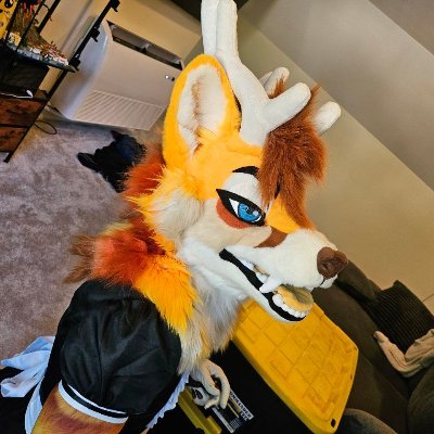 Just a banana that forgot his peel... 🔞+| AD | 34 | He|Him 🏳️🌈Bi | 🍌Banana 💛 @Bigsubbierwuffy 💛 @MidnightMkrs Fursuiter