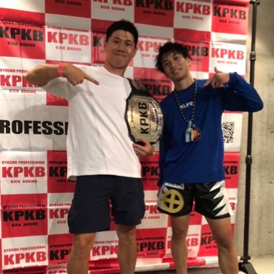 bullnosuke1210's profile picture. 11勝5敗2分／格闘技未経験で23歳からキックボクシングを初めて7年目⚡️／第4代KPKBバンタム級王者／#鹿児島からRISE／立命館大学経済卒(元ﾗｸﾛｽ🥍)