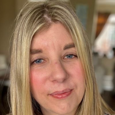 Dog mom, cat lady and wife. 🌊Democrat vote blue 🌊 Ally love is love 🏳️🌈 🏳️⚧️ Chicago Bulls, Cubs, and Bears fan. 🌻🇺🇦🐻⬇️