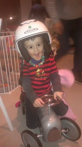 simollepol's profile picture. Intent destriar la realitat de la realitat...