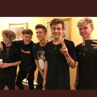 FioNoguera's profile picture. Helloo….   CNCO,WDW,F1