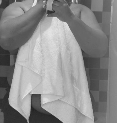 Bronx 6'1 proud Millenial 😅😅Gamer🎮Nerd happy 4/20😁  Dm's are open. Are you sneaky? I am 🤓! Welcomed to chat and have fun