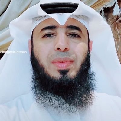 تويتر: ميدان إلتقاء ثقافات يظهر فيه تمايز الناس في الأساليب والصفات ومستويات المعرفة والثقافة
فيه من هو جدير بالمتابعة ويعتبر إضافةوفيه العكس فاختر لنفسك.
