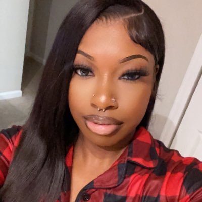 the 4’9 prettiest trucker 👸🏽🚛 this twitter my graveyard, follow me on Ig: China.trap 💕#trucktrappa