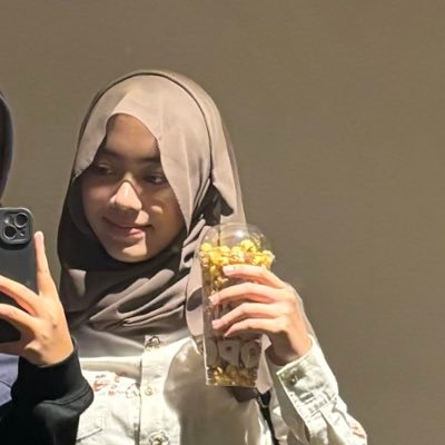 lllyyareal's profile picture. a part of airlangga university 안녕!~