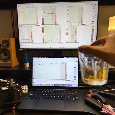 我们团队负责操盘,通知买卖点,(2~5工作日出局)最低T+1获利! 每日分享牛股,可验证实力! 分析大盘走势,提示热门板块,制定操盘策略。 活跃于内地平台,分享经验思路,分析市场局势,私下也会组局会股友。 推比较少发,有想法一起赚钱或者获取经验的可以私聊我🗣