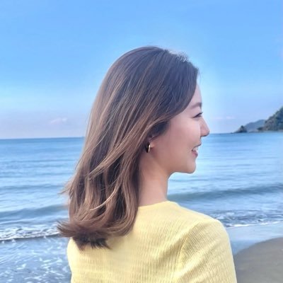 tomo_tanoshimu's profile picture. 育児や仕事と両立しながらスキルゼロ→デザインを仕事にしたい女性の伴走サポート👩‍💻 ｜SNSデザイナー養成スクール& tanosimu添削コーチング｜インスタ中心のデザイン制作・ショート動画編集・パーソナルスタイリングなどもやってます🎨 元アパレル店長ママ📍Chiba