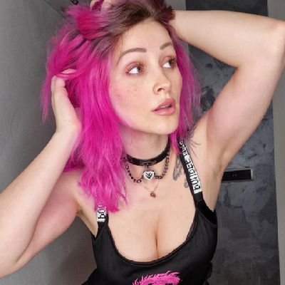 Heyy! 💕 bin bissl cringey aber auch eigtl ganz süß, versprochen 👀
🎨Cosplay ❤️
🎮Gaming & Anime 😍
📍Kölniii