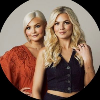 Sister Duo 💗 #NorthDakota ➡️#Nashville📍 MonumentOFC Artists 🎙️ #MamaDidntRaiseNoQuitter😉Blonde ALBUM out now! / Listen here🧡⬇️