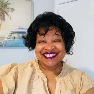 Culture & travel connoisseur, romance & wedding enthusiast. Passionate about music and poetry. In love with all things colorful. Hopeless Romantic. Equestrian