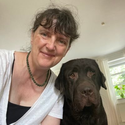 Kleinstadtbewohnerin und Labrador-Junkie, Ohana heißt Familie, politisch liberal mit konservativem Lebensentwurf