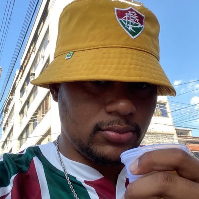 Filho do Deus macaco.// eu não tô cheio de marra eu tô cheio de ódio//O menino que queria ser Deus// não temos dono. ♌⚖️ Atleta da vida//FAB 🇧🇷