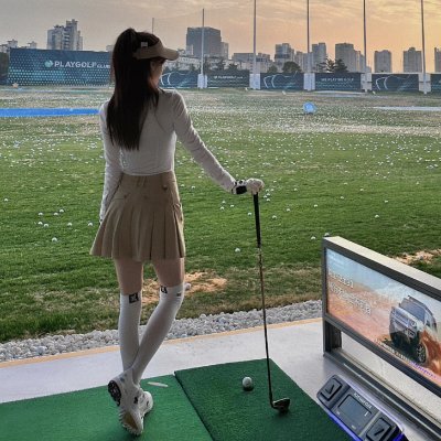 ⛳ゴルフで鍛えた集中力で、AIと仮想通貨の波を読み取る🤖📈 スイングも投資もタイミングが命💰✨未来を切り開く一打を🏌️♀️