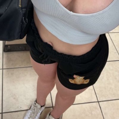 Life is to enjoy, laugh, communicate and have a connection with someone special who has a zest for life and all things in it. Let chat and talk better ❣️💦💧🍆