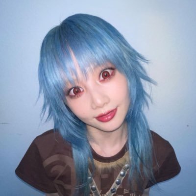 i'm just a dude who has a crush on miss hayley williams. mentally ill, but at least i have good taste in music | pv: @taeminnasojowym | backup: @_balconyscene_