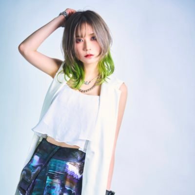 Japanese/American Singer @_sleeplesssleep @nanaha_nnh 作詞作曲英訳/英語発音矯正/コーラスなど。Works: 山下達郎 SixTONES VAMPS L’Arc~en~Ciel MISIA ゴスペラーズ リトグリ LOVEBITES グラブル ラブライブ SONIC