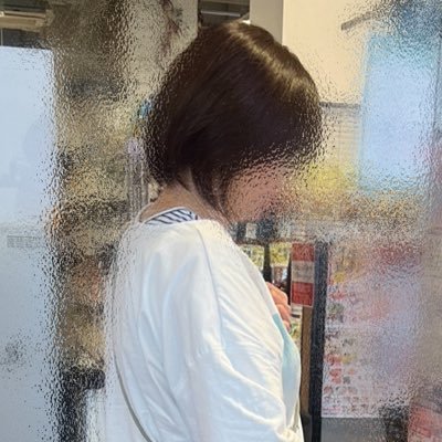 関西在住の夫婦です。妻48歳(そこそこ美人)普段は子育てやパートに励んでいるごく普通の2児の母親です
