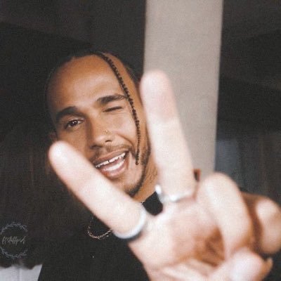 lewcedess's profile picture. lewis HAMILTON💜