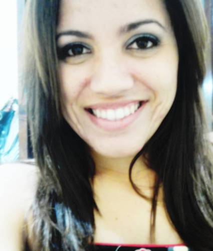 Estudante de Gestão em Marketing.Dizem que sou simpática, engraçada, lesa, inteligente, comunicativa, humilde... Ah,são as pessoas que dizem.  =P