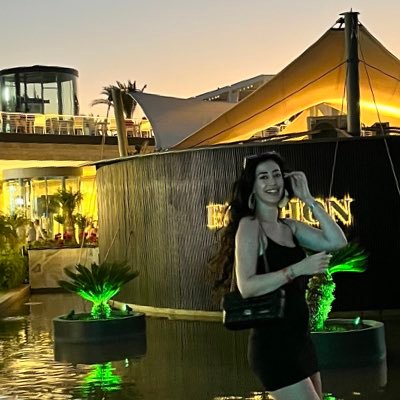 esraartirir's profile picture. Ülkesine Sevdalı🇹🇷🇹🇷🇹🇷 23             MSc 👩🏻‍🏫