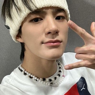 sergio_rdz05's profile picture. escuchando a taylor y lana con jeno y renjun