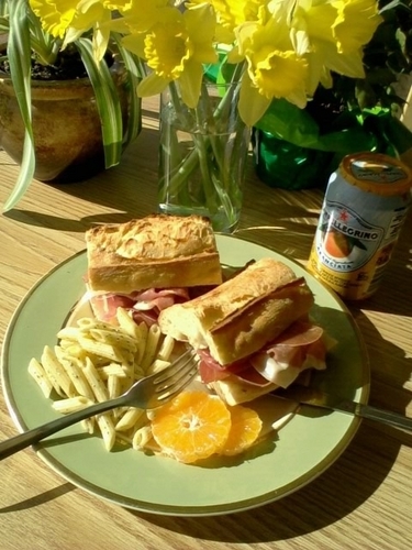 breadovenomaha's profile picture. 