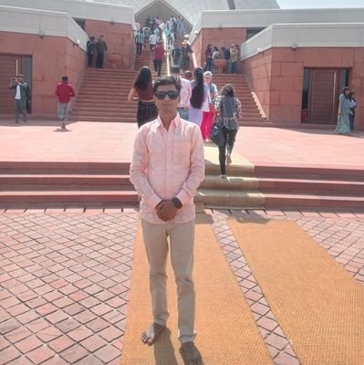 VishalK49609276's profile picture. भगवा ओढ़े हिंदू, ..हरा पहने मुसलमान,.।
मैं कौन सा रंग पहनूँ ? जो बन जाऊँ इंसान ।।