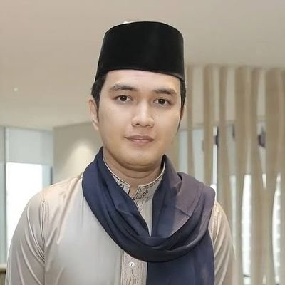 UI jaya, pengen cepet lulus. Hobi mutualan, lagi ngebucinin Lee Je Hoon dan Hatsune Miku. Lorem ipsum dolor sit amet. ESFP-T citizen. #indonesiagelap