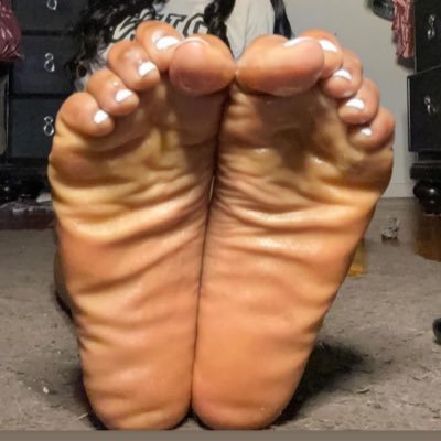 🌸Size 9 🦶🏽Ticklish Foot Goddess🥰Video Chat, Premades, Custom Content And More🔆 Come To The Best Side🌬️cashapp $coincoll3ctor
