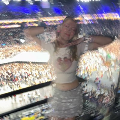 defenceIou's profile picture. in love with @Louis_Tomlinson