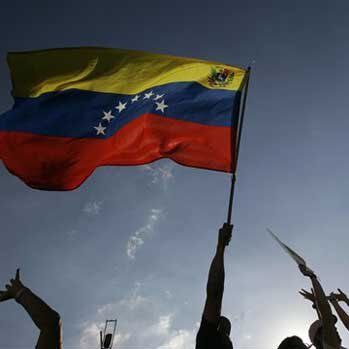 Unidad, unidad y paciencia cualquier otra cosa es seguirle el juego a los chavistas. No permitas que nos sigan derruyendo!